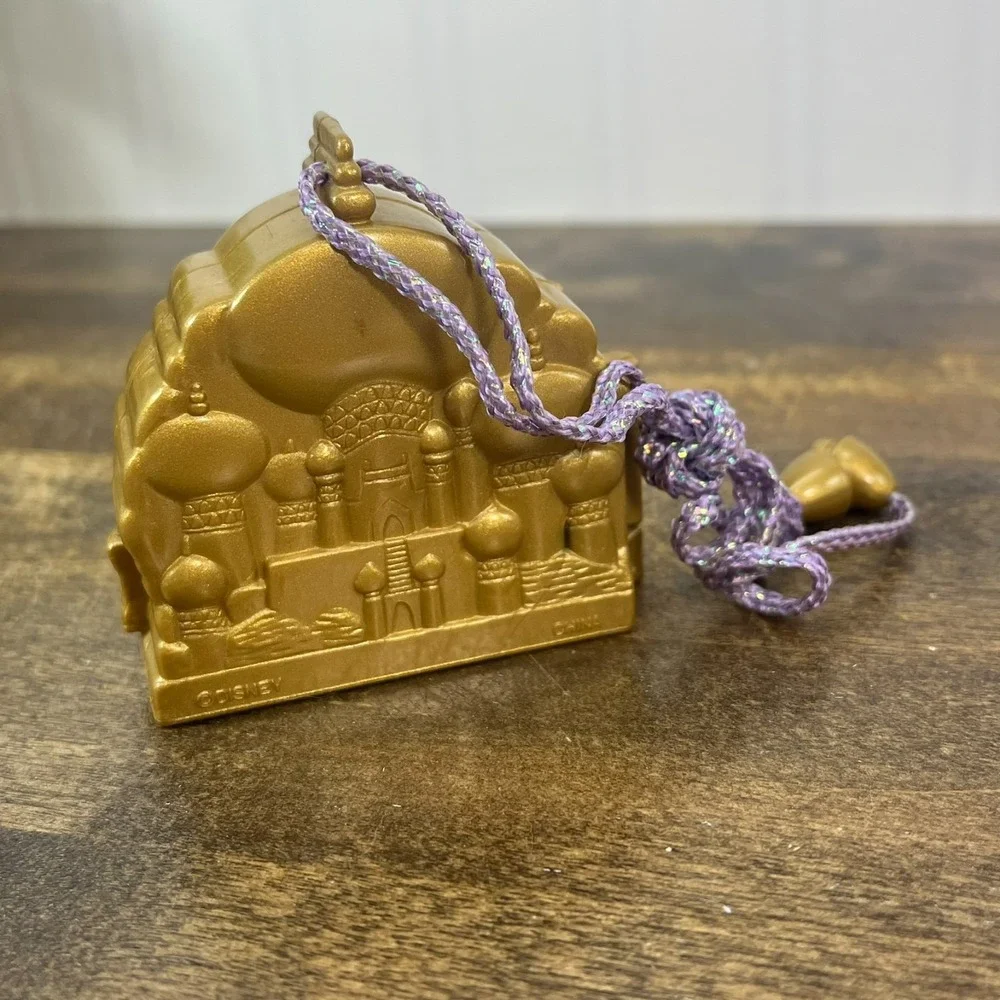 VINTAGE DISNEY MATTEL ALADDIN ONCE UPON A TIME LOCKET‎ PLAYSET NECKLACE